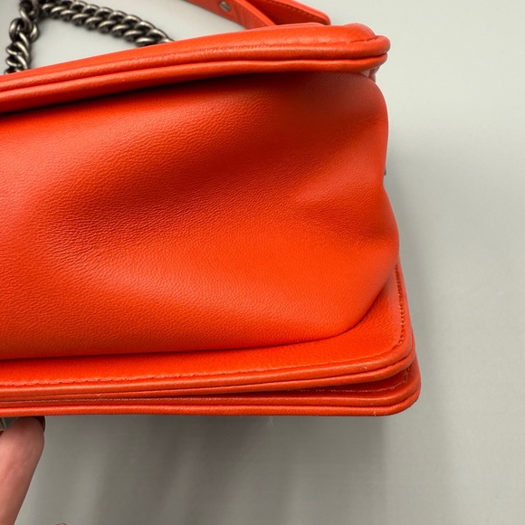 ❤️‍🔥CORAL CHANEL❤️‍🔥Chevron Medium boy bag - Picture 11 of 15